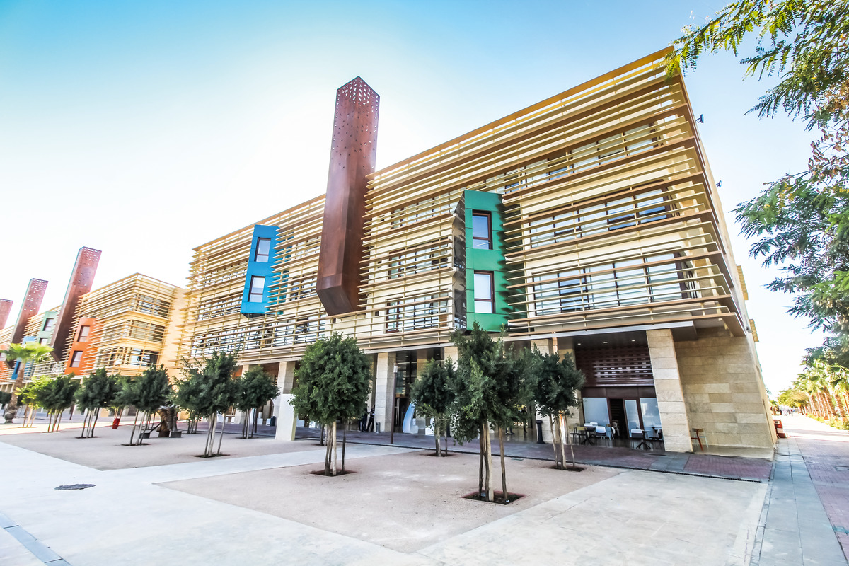 The college was set up on a new campus where Morocco’s leading digital companies are based. The design of the building’s exterior also reflects how digital natives express themselves.