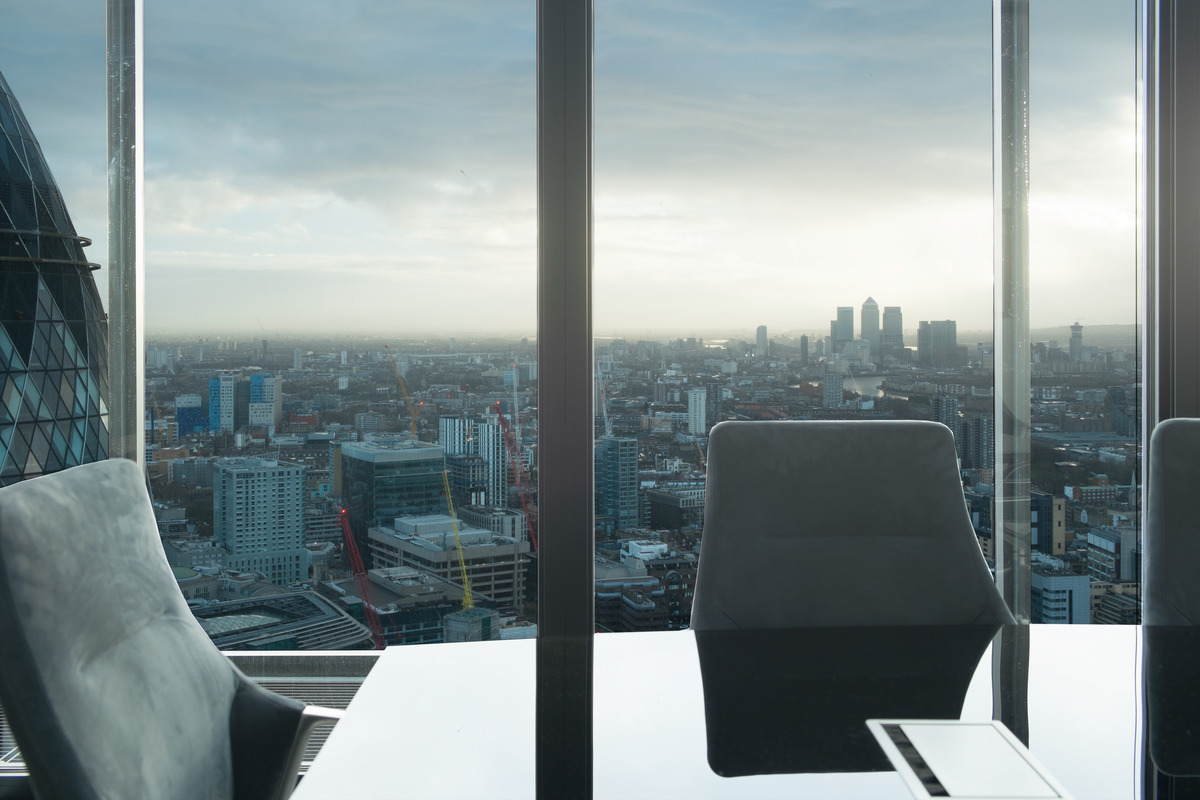 The 34th story gives the insurance company’s management board a sweeping view over London’s skyline.